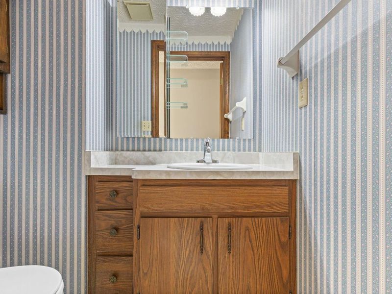 5000 Honeysuckle Boulevard, Columbus, OH 43230 Photo 13