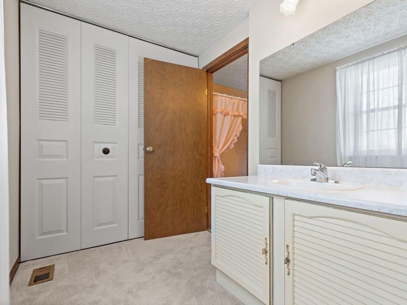 5000 Honeysuckle Boulevard, Columbus, OH 43230 Photo 19