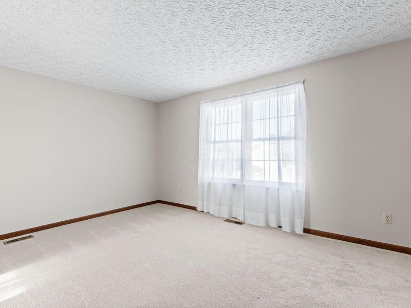 5000 Honeysuckle Boulevard, Columbus, OH 43230 Photo 4