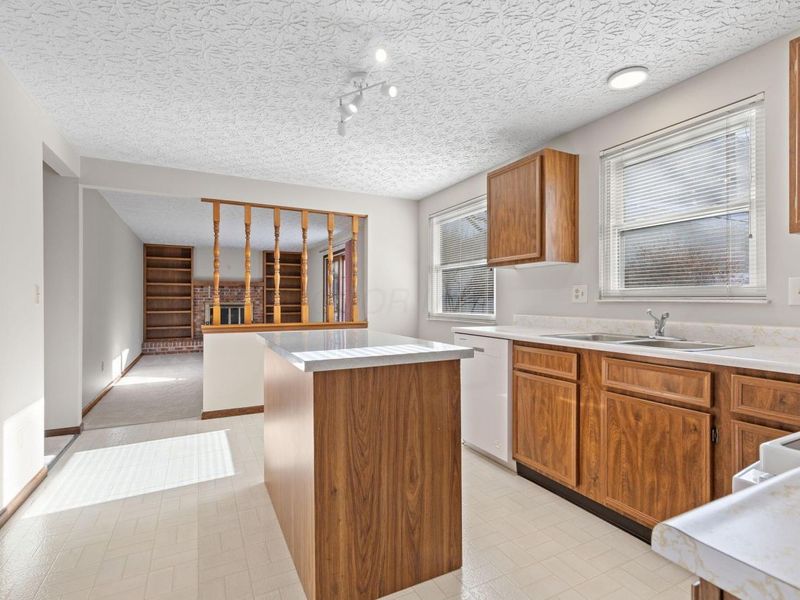 5000 Honeysuckle Boulevard, Columbus, OH 43230 Photo 8