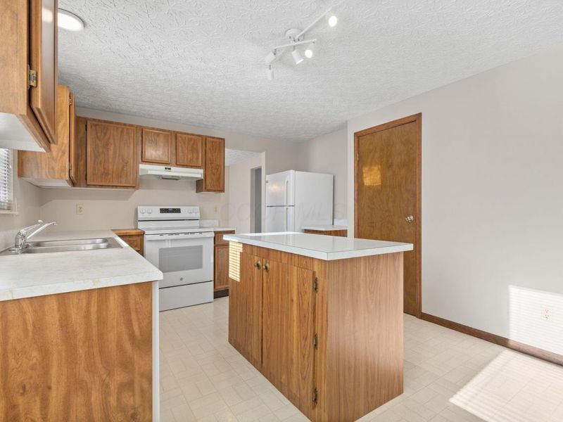 5000 Honeysuckle Boulevard, Columbus, OH 43230 Photo 9