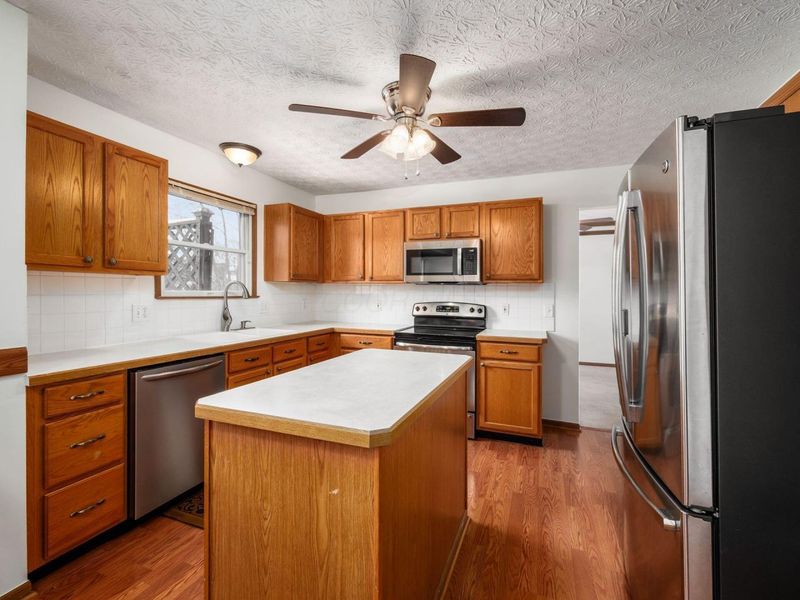 1195 Village Drive , Marysville, OH 43040 Photo 16