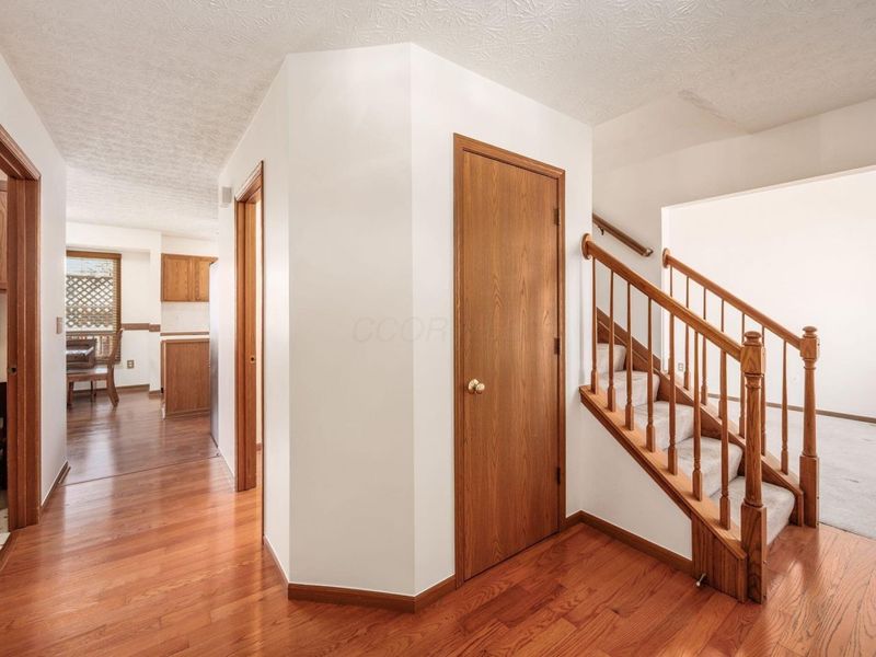 1195 Village Drive , Marysville, OH 43040 Photo 6