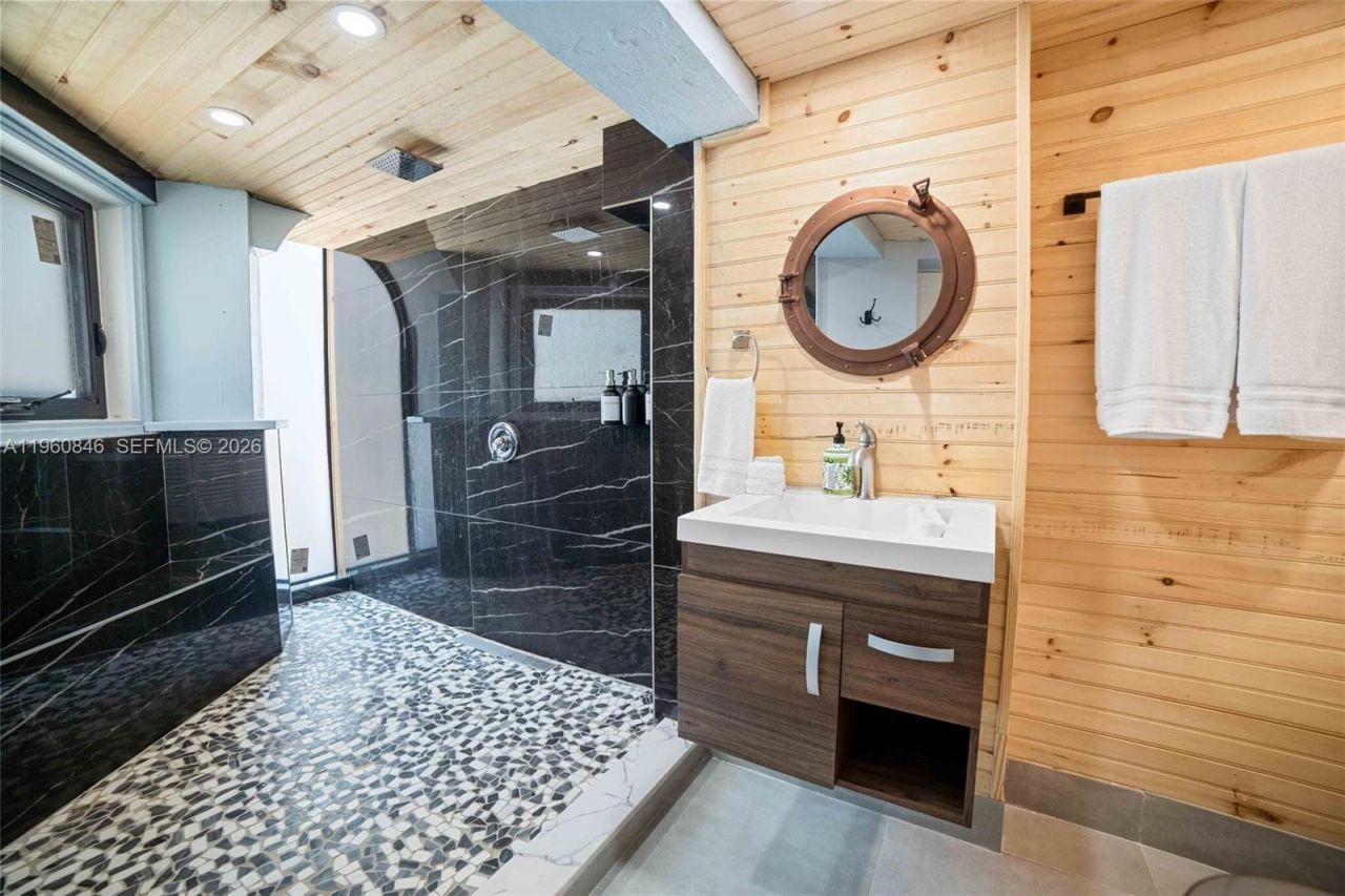 1557 Long Beach Dr, Big Pine Key, FL 33043 Photo