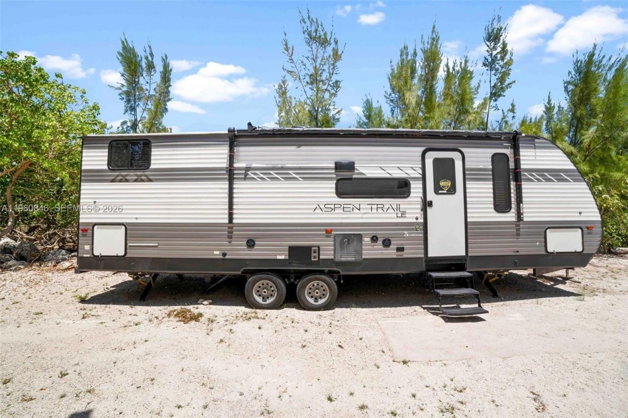 1557 Long Beach Dr, Big Pine Key, FL 33043 Photo