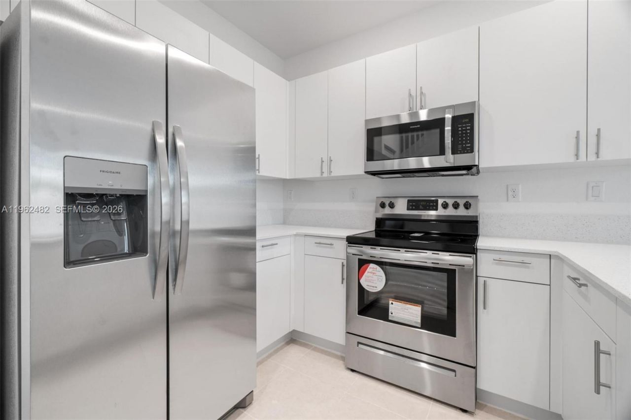 1870 SE 26th Ter, Homestead, FL 33035 Photo