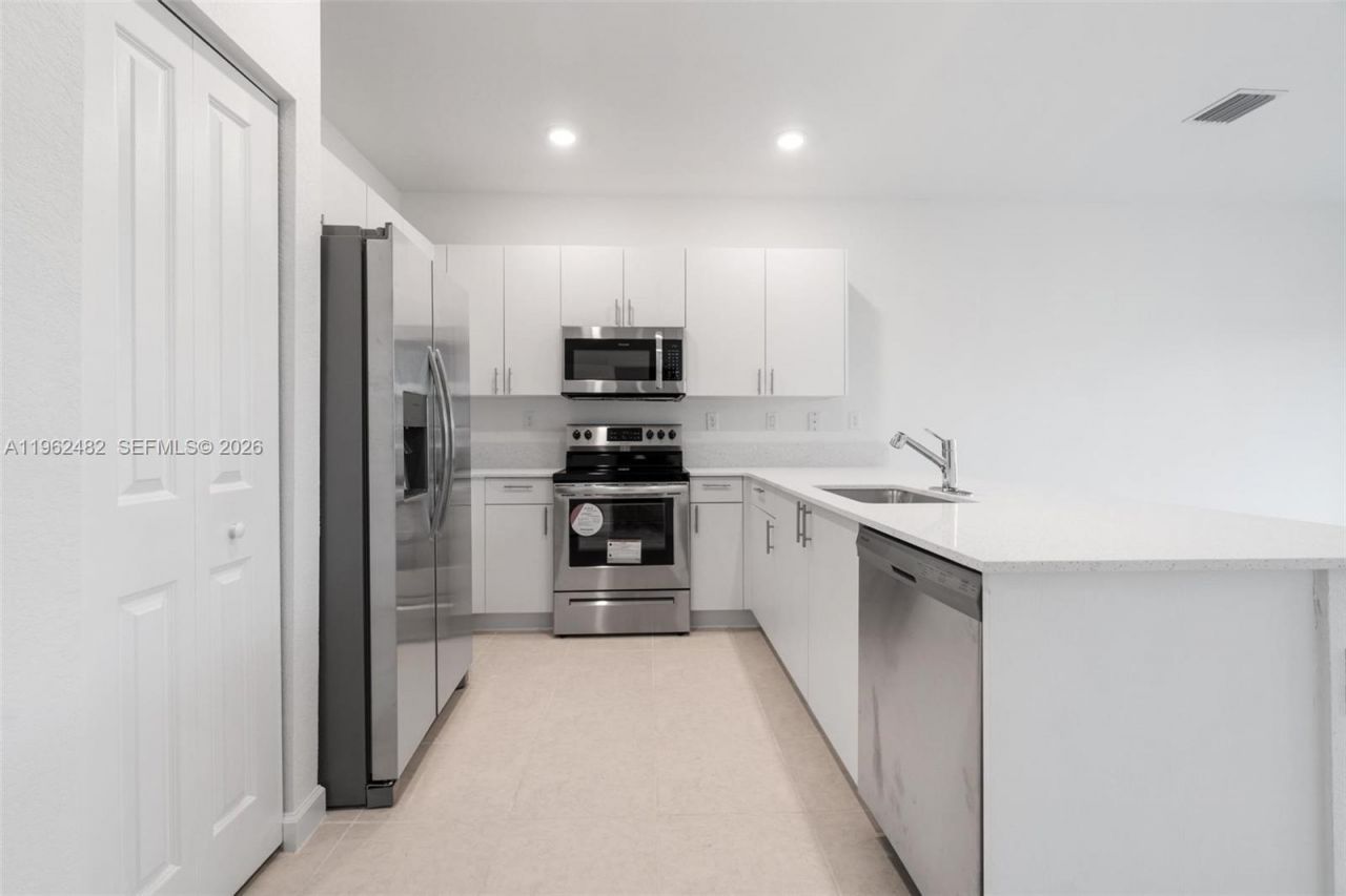 1870 SE 26th Ter, Homestead, FL 33035 Photo