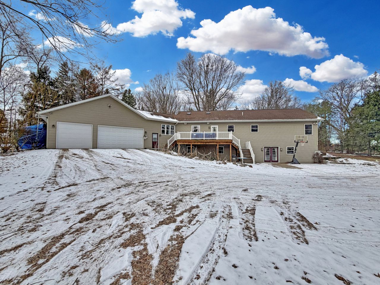 3197 S Baileyville Road, Freeport, IL 61032 Main Photo