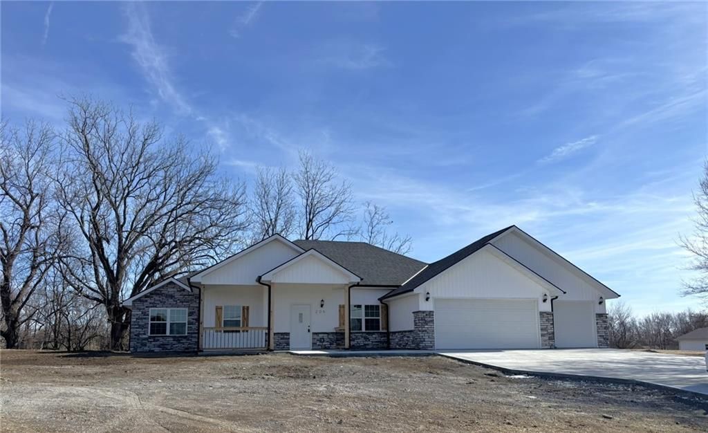 205 N Cedar Street, Savannah, MO 64485 Main Photo