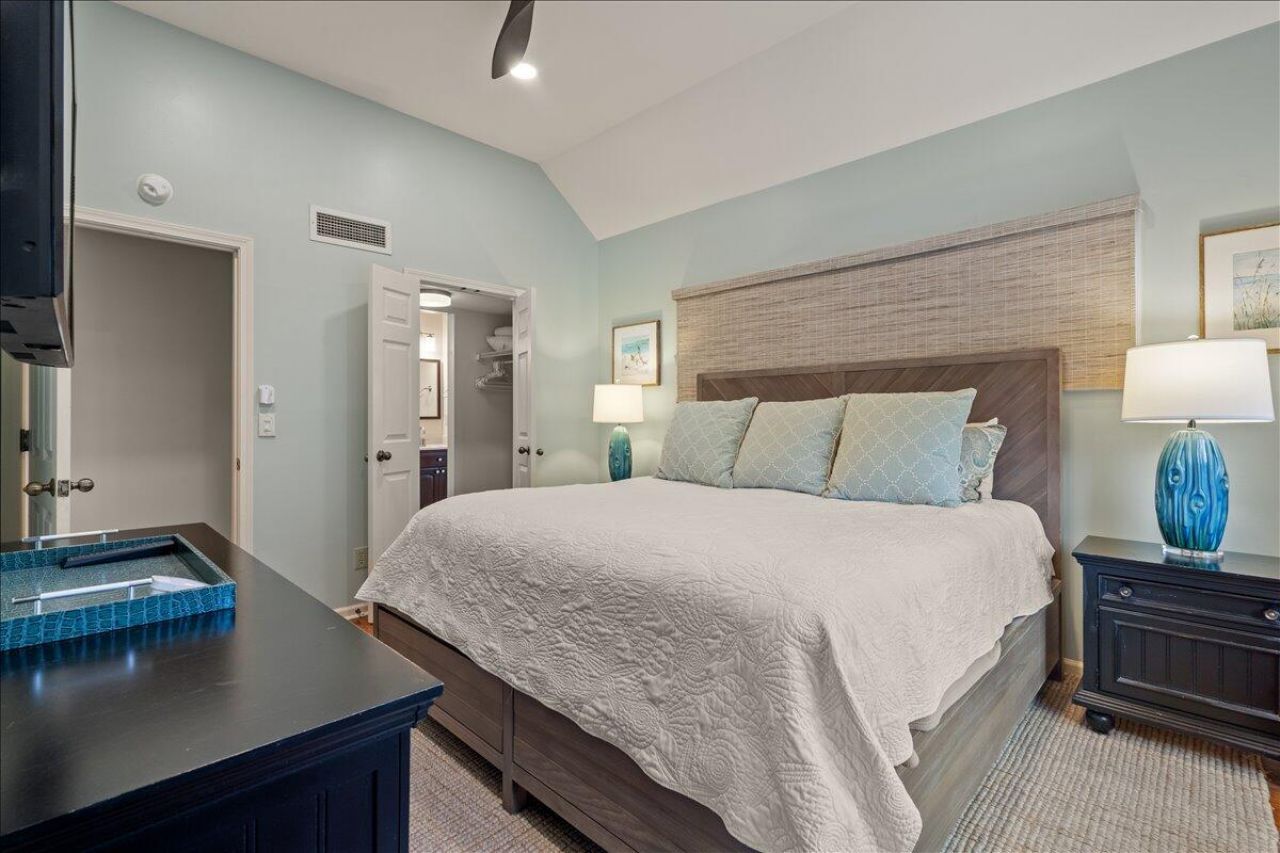 4755 Tennis Club Lane Photo 26