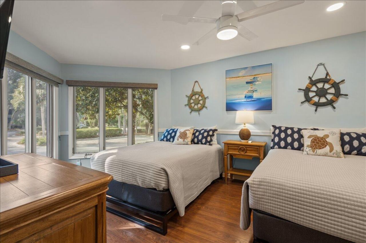 4755 Tennis Club Lane Photo 32