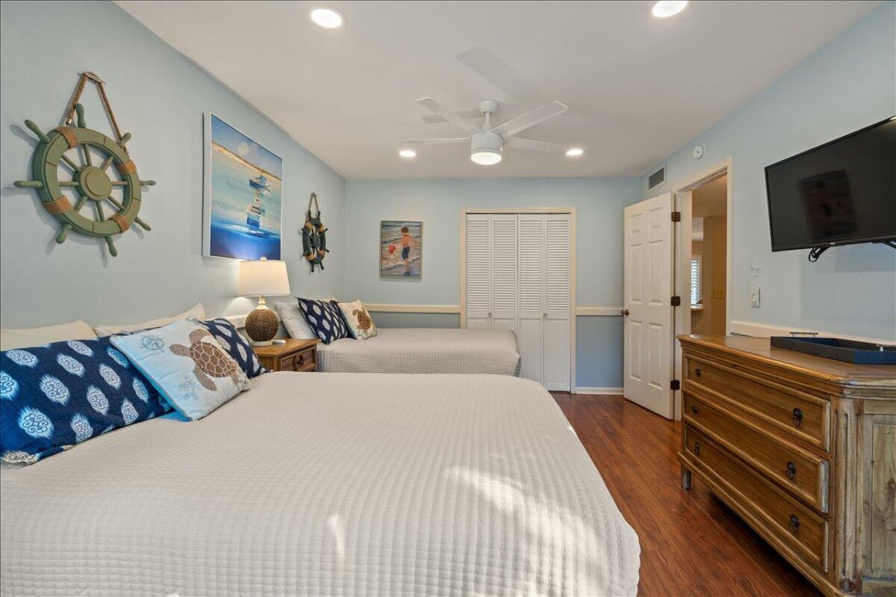 4755 Tennis Club Lane Photo 34