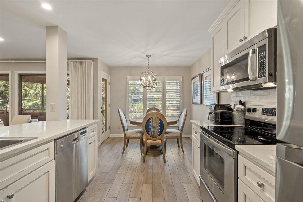 4755 Tennis Club Lane Photo 4