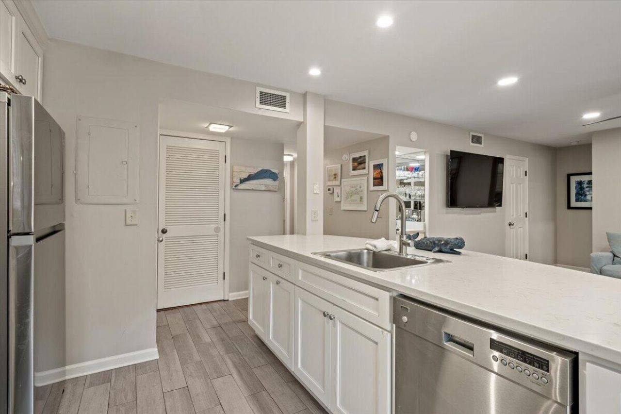 4755 Tennis Club Lane Photo 6