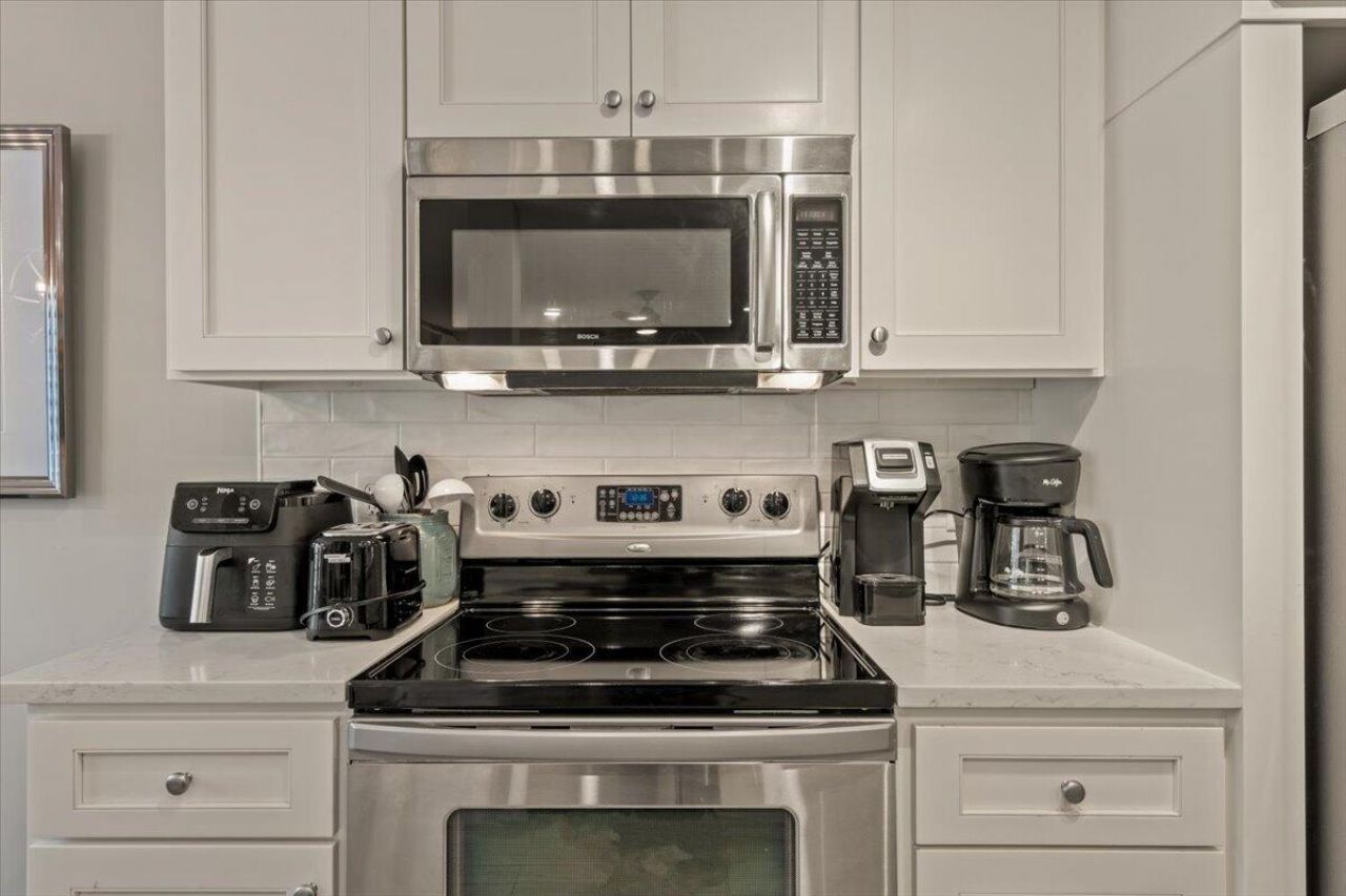 4755 Tennis Club Lane Photo 7