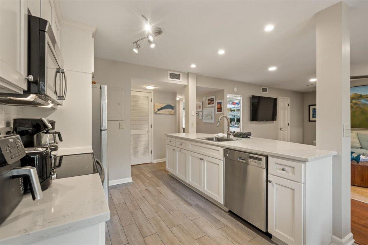 4755 Tennis Club Lane Photo 9