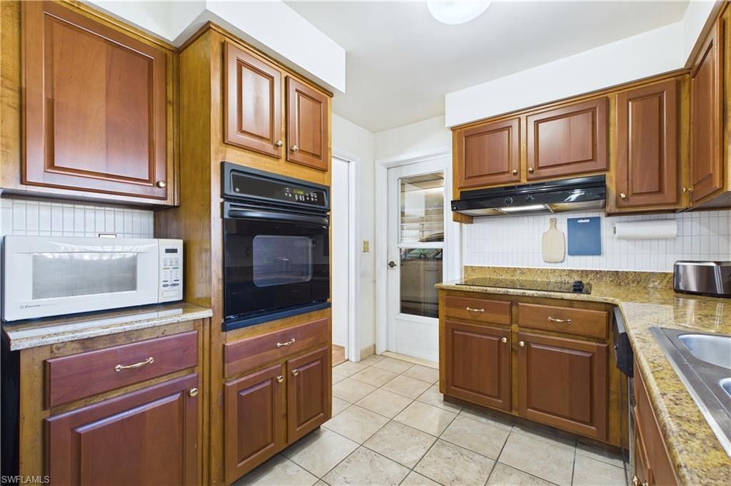 2306 SE 15th Ter, Cape Coral, FL 33990 Photo