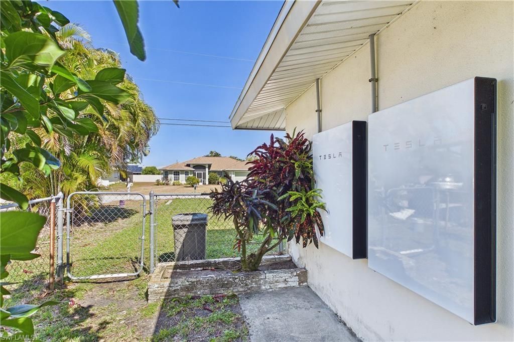 2306 SE 15th Ter, Cape Coral, FL 33990 Photo