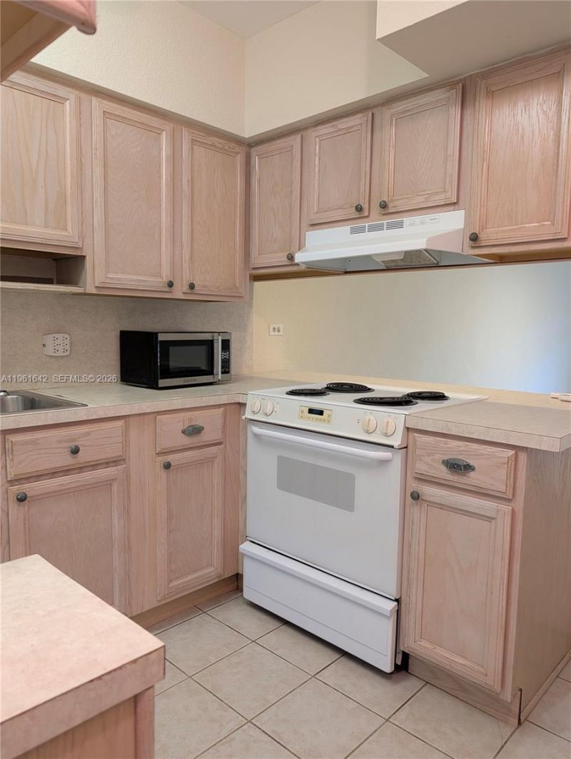 6580 Santona St , Unit A34, Coral Gables, FL 33146 Photo