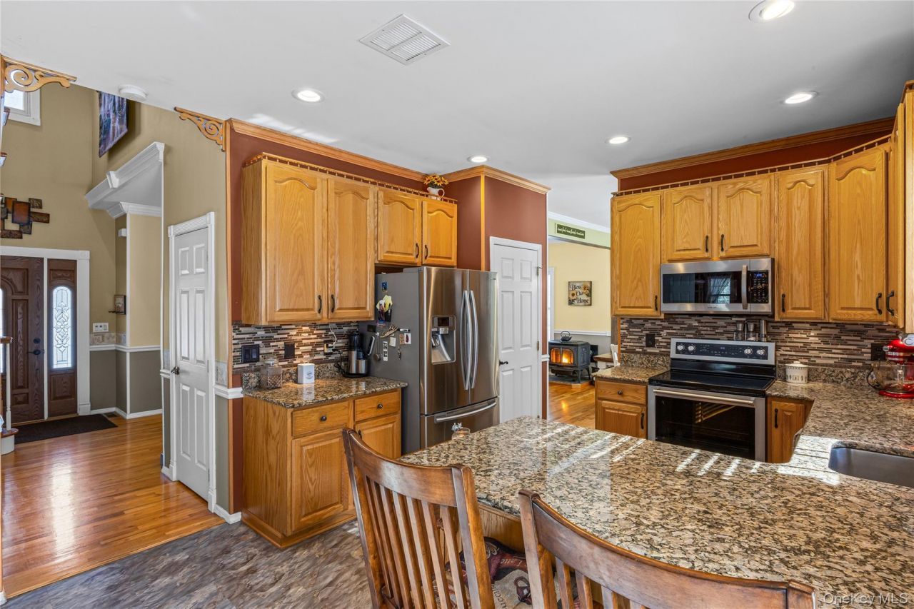 36 Lansing Street, Miller Place, NY 11764 Main Photo