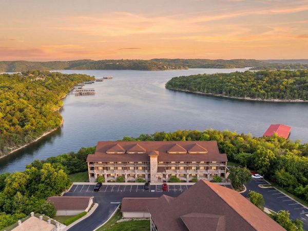 228 Seven Cove Lane, Unit 101, Kimberling City, MO 65686
