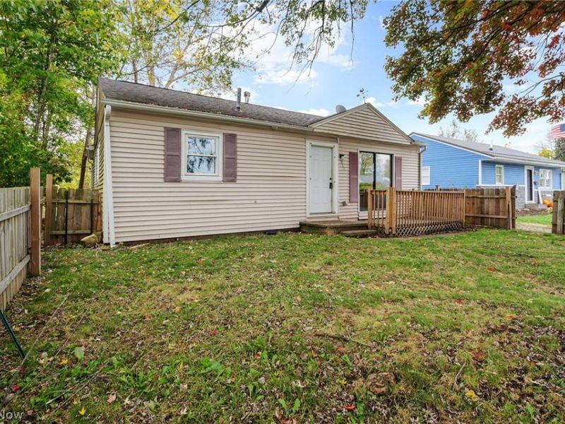 2012 Endrow Avenue NE, Canton, OH 44705 Photo 2