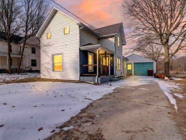 816 S Kalamazoo Avenue, Marshall, MI 49068