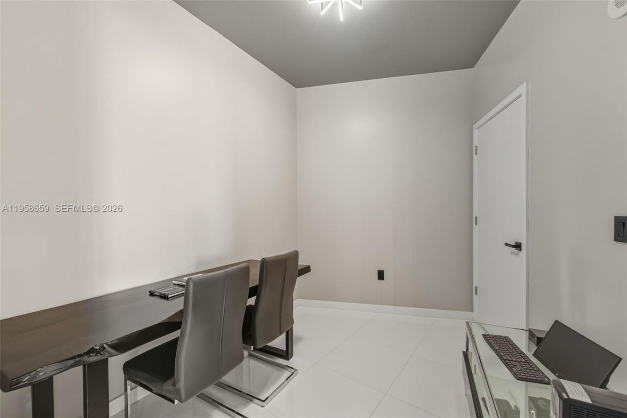 851 NE 1st Ave, Unit 4303, Miami, FL 33132 Photo