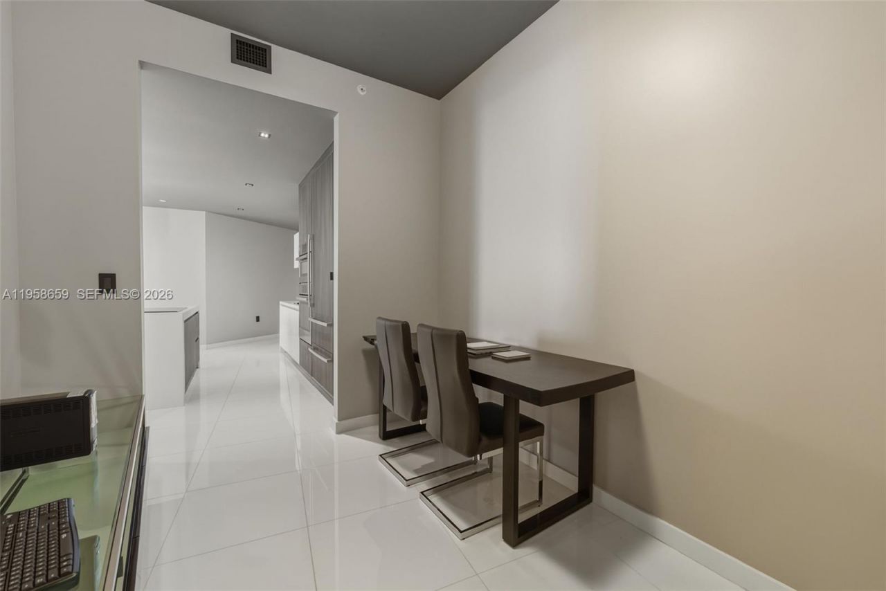 851 NE 1st Ave, Unit 4303, Miami, FL 33132 Photo