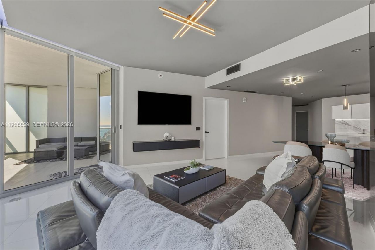 851 NE 1st Ave, Unit 4303, Miami, FL 33132 Photo