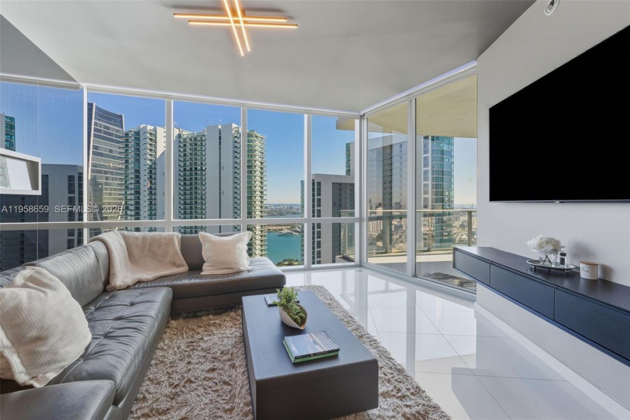 851 NE 1st Ave, Unit 4303, Miami, FL 33132 Photo