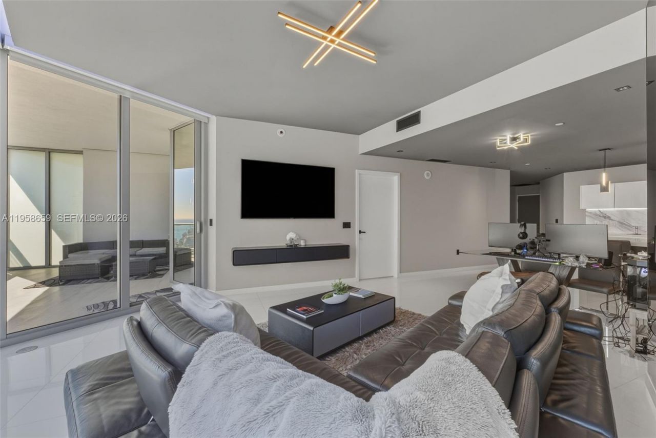 851 NE 1st Ave, Unit 4303, Miami, FL 33132 Photo