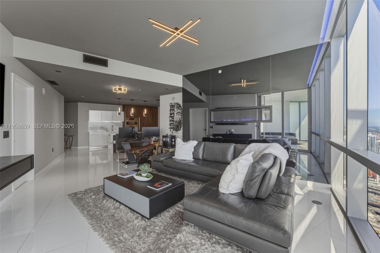 851 NE 1st Ave, Unit 4303, Miami, FL 33132 Photo