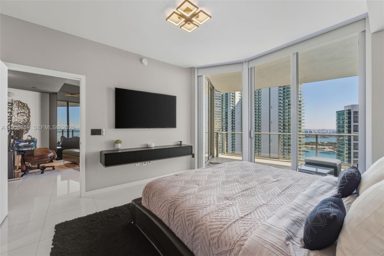 851 NE 1st Ave, Unit 4303, Miami, FL 33132 Photo