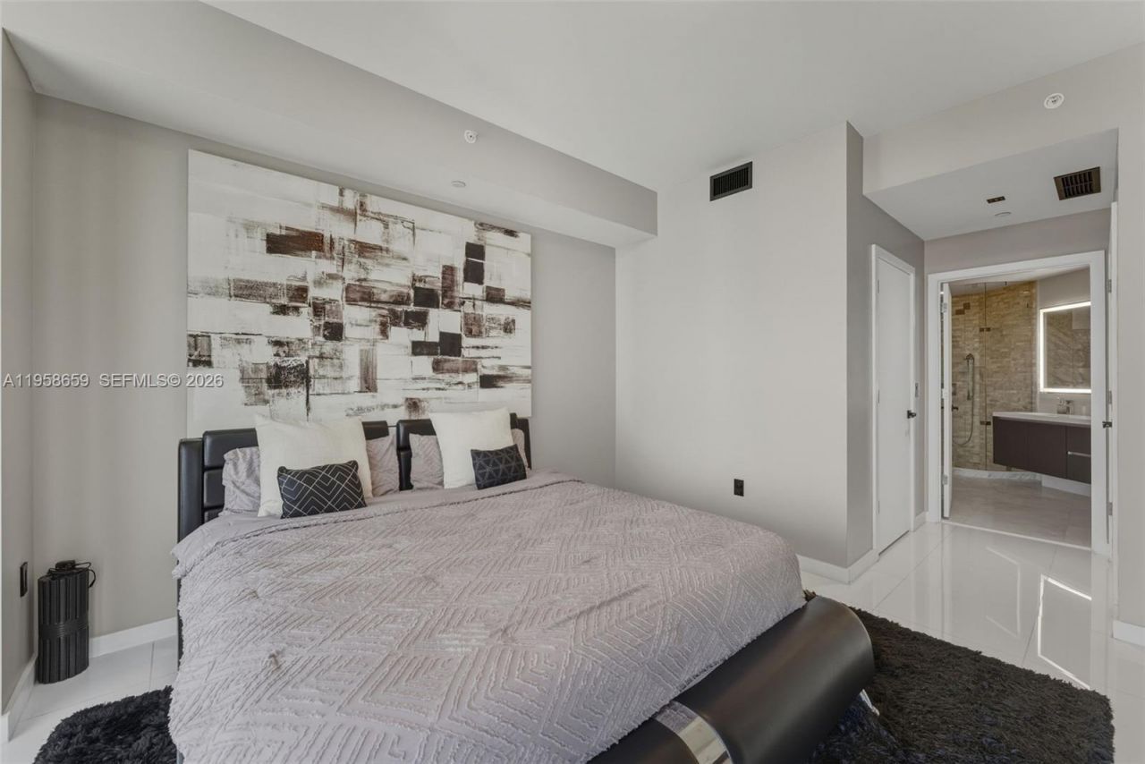 851 NE 1st Ave, Unit 4303, Miami, FL 33132 Photo