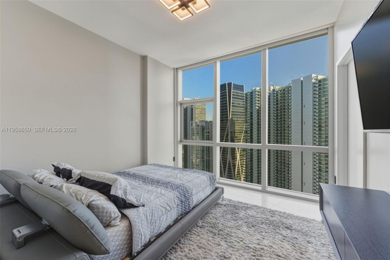 851 NE 1st Ave, Unit 4303, Miami, FL 33132 Photo