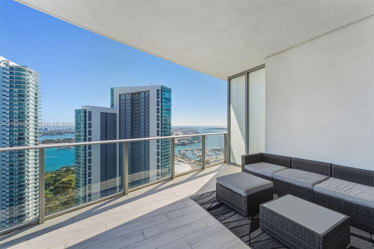 851 NE 1st Ave, Unit 4303, Miami, FL 33132 Photo