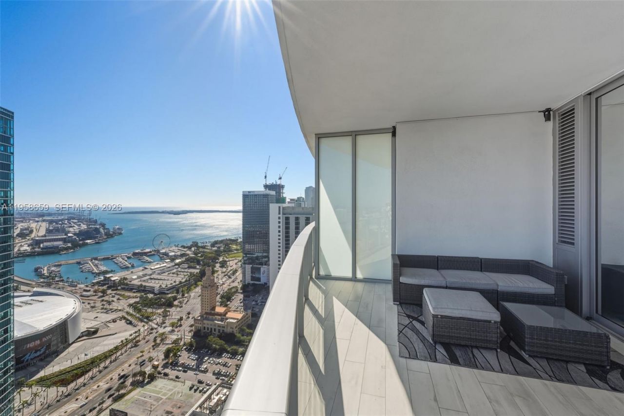 851 NE 1st Ave, Unit 4303, Miami, FL 33132 Photo