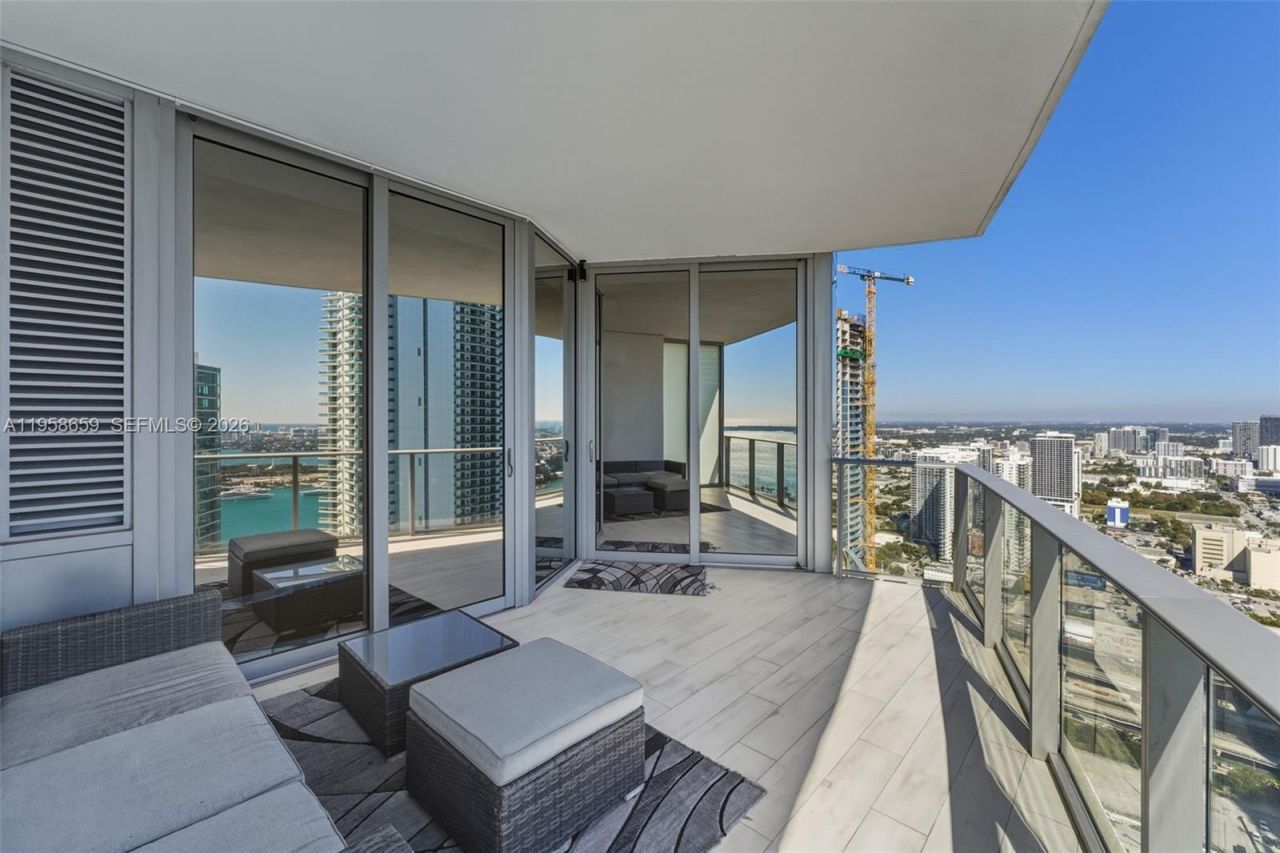 851 NE 1st Ave, Unit 4303, Miami, FL 33132 Photo