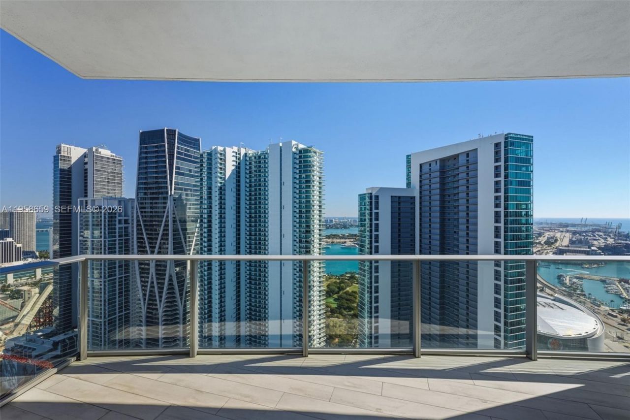 851 NE 1st Ave, Unit 4303, Miami, FL 33132 Photo