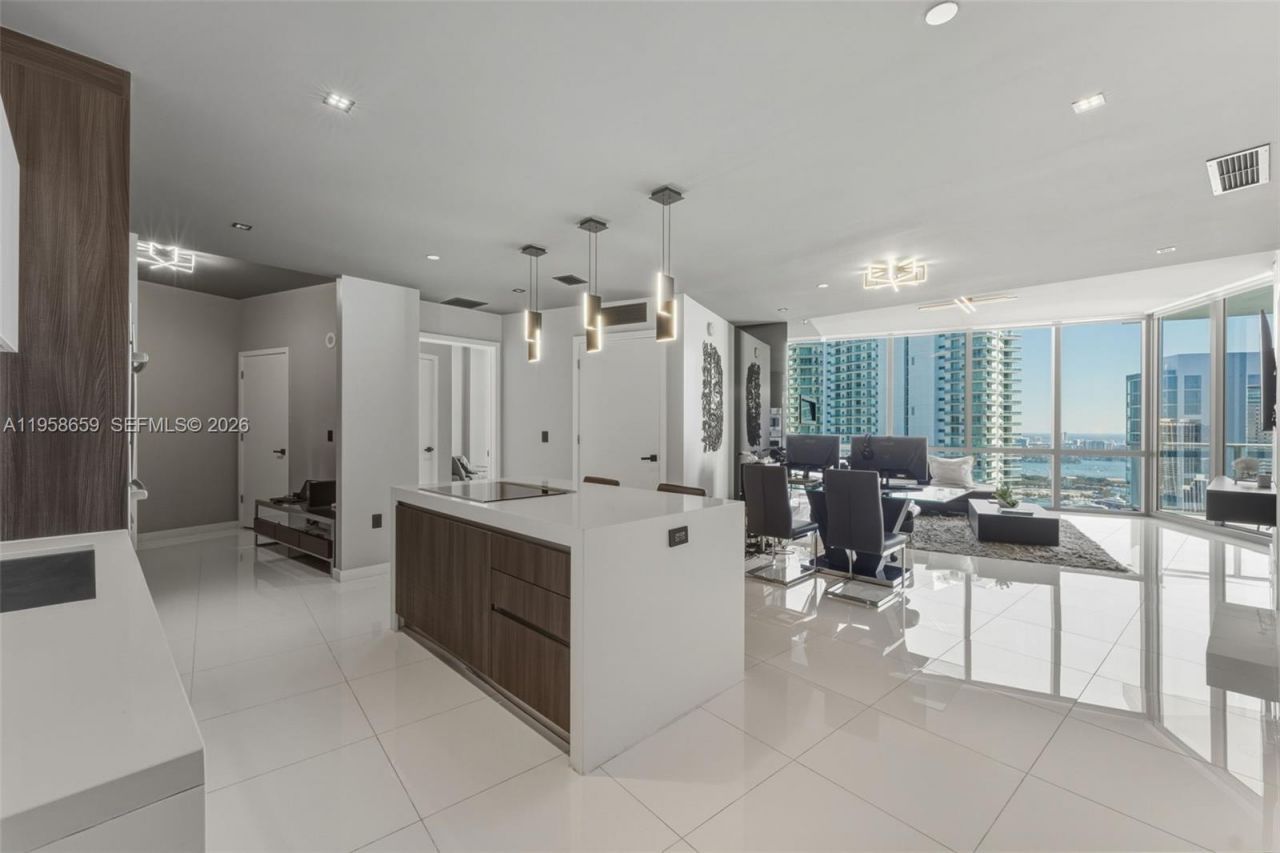 851 NE 1st Ave, Unit 4303, Miami, FL 33132 Photo