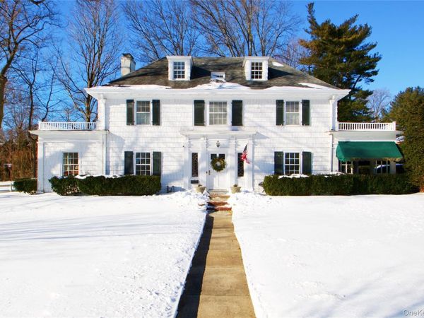 6 Emmet Place, Garden City, NY 11530