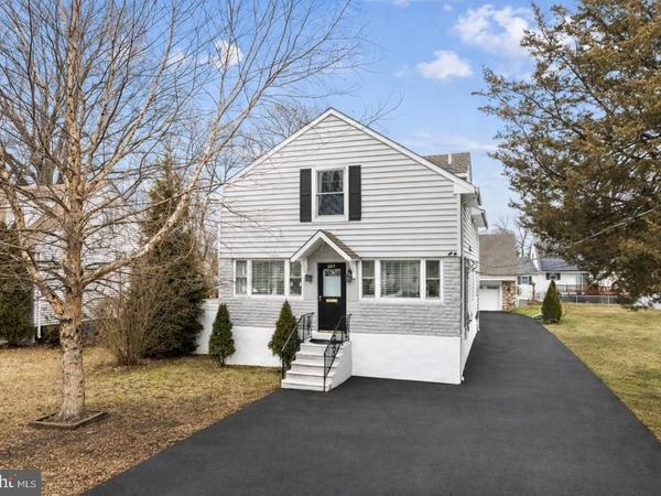 207 E PARK AVENUE, MAPLE SHADE, NJ 08052