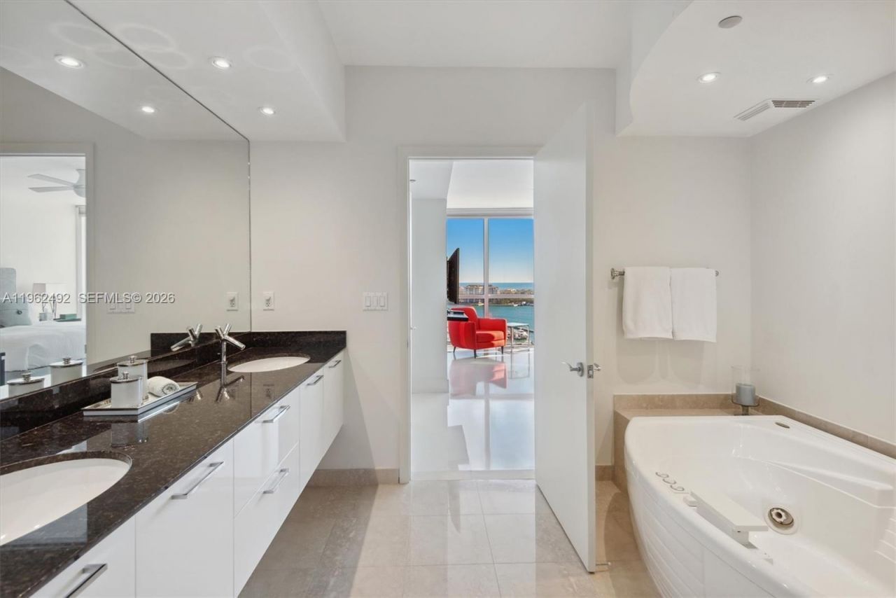 400 Alton Rd, Unit 1910, Miami Beach, FL 33139 Photo