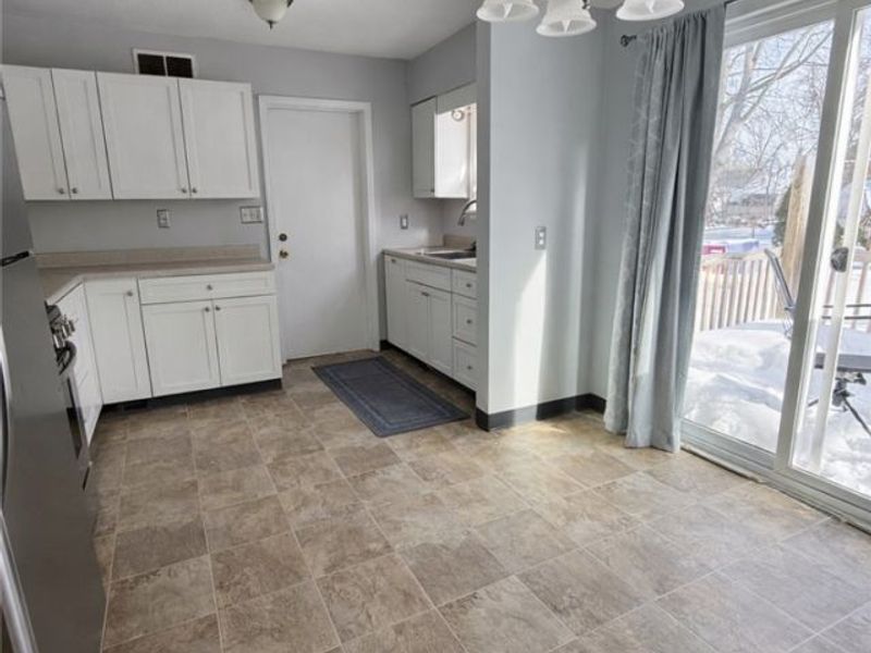 33688 Guilbert Road, Eastlake, OH 44095 Photo 2