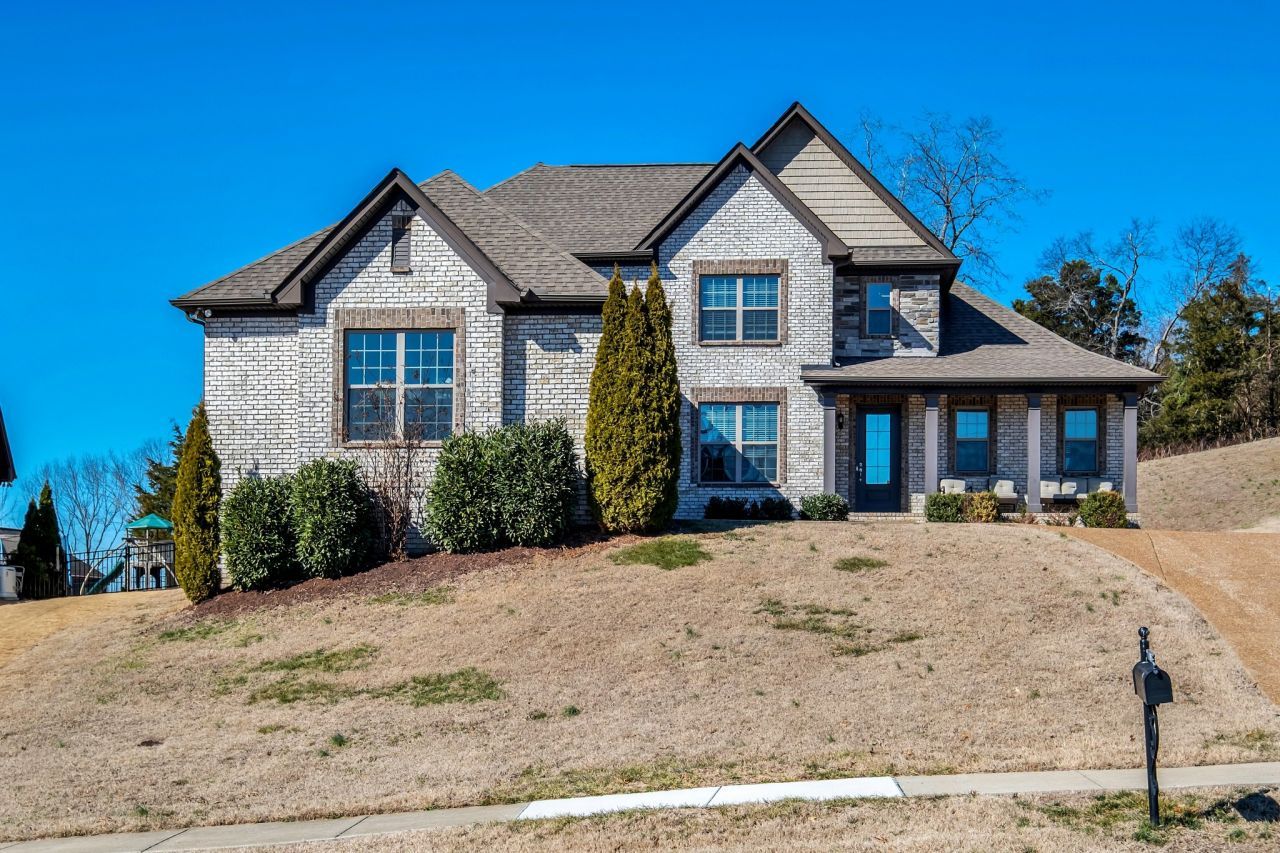 105 Monteview Dr, Hendersonville, TN 37075 Main Photo