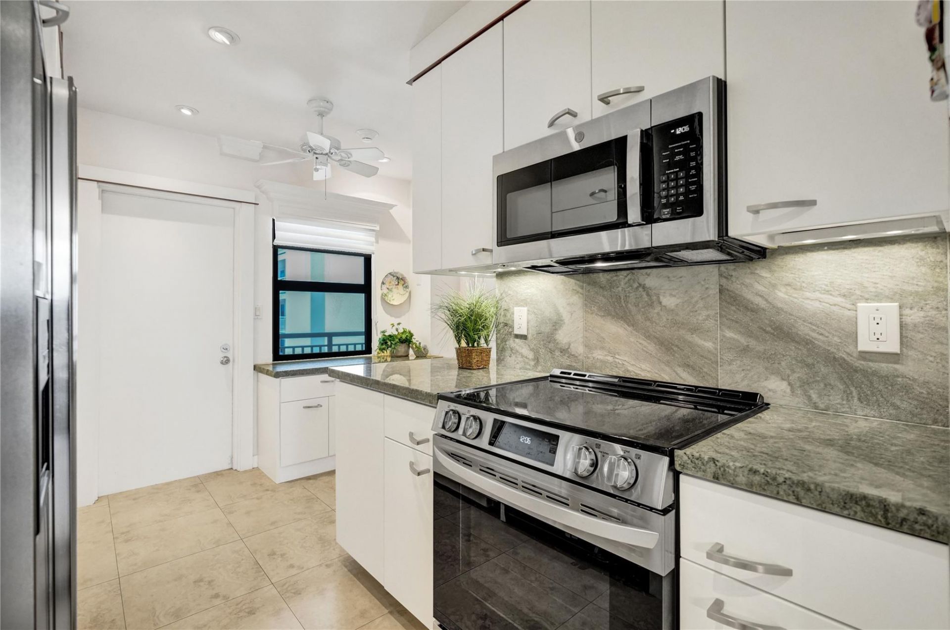 3100 NE 48th St, Unit 713, Fort Lauderdale, FL 33308 Photo