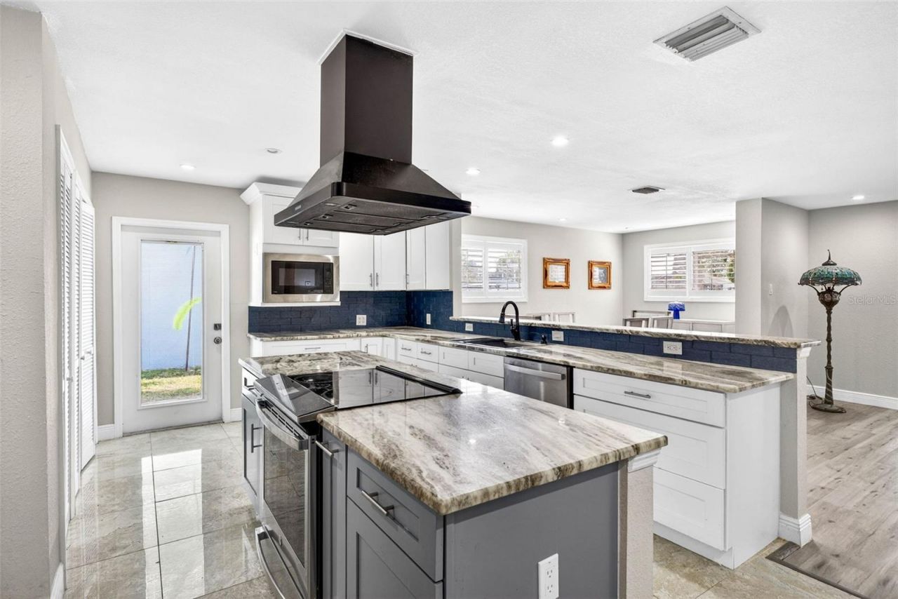 8718 Tahiti Lane, Tampa, FL 33615 Photo