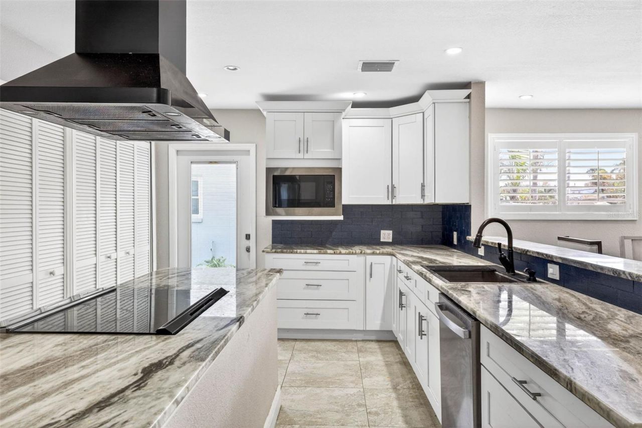 8718 Tahiti Lane, Tampa, FL 33615 Photo