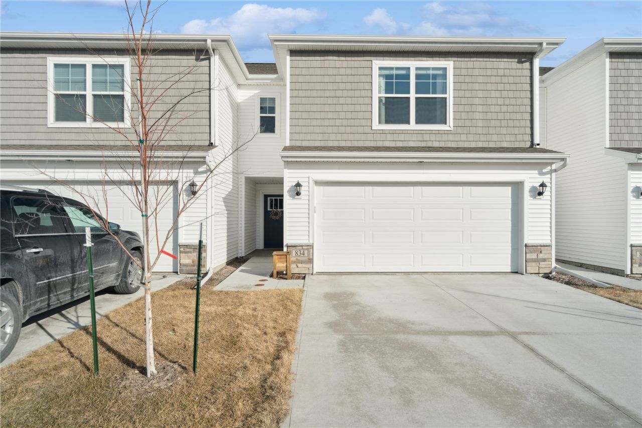 834 Oak Dr, Palo, IA 52324 Main Photo